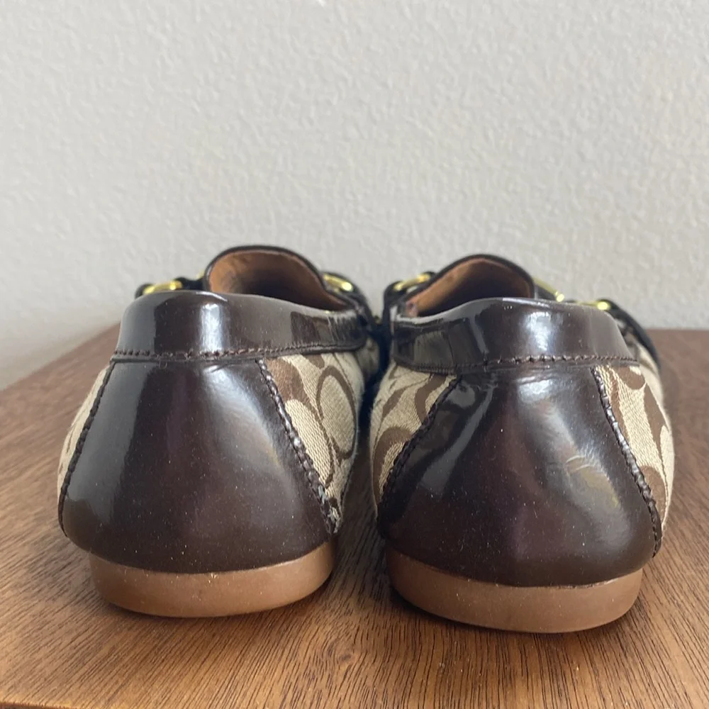 Coach Felisha Logo C Tan & Brown Loafer Flats Slip On Shoes, Women’s 9 B